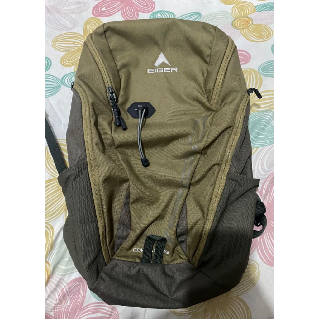 ransel Eiger Compact 1.0 dengan kapasitas 23 liter