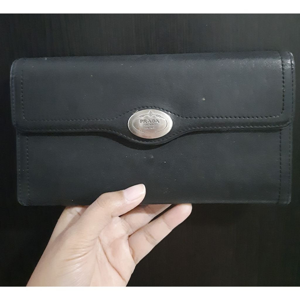 Preloved - Dompet panjang hitam merk Prada Milano Dal 1913