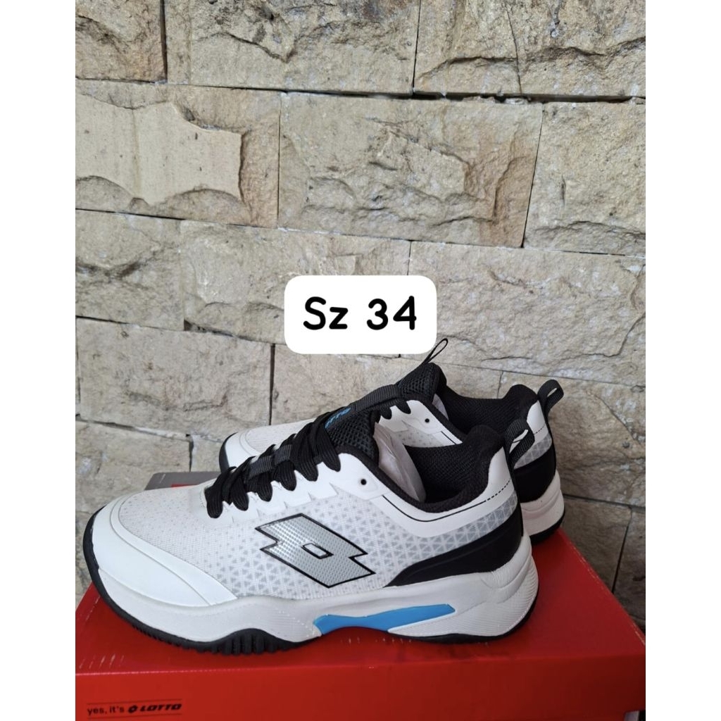 sepatu badminton anak DIADORA