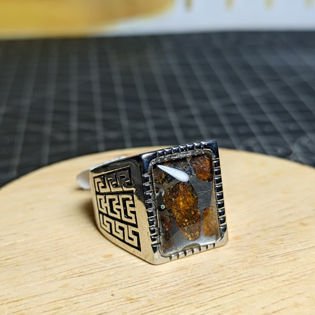 Natural Cincin Ring Pallasite kenya Sericho Olive Meteorite  (1)