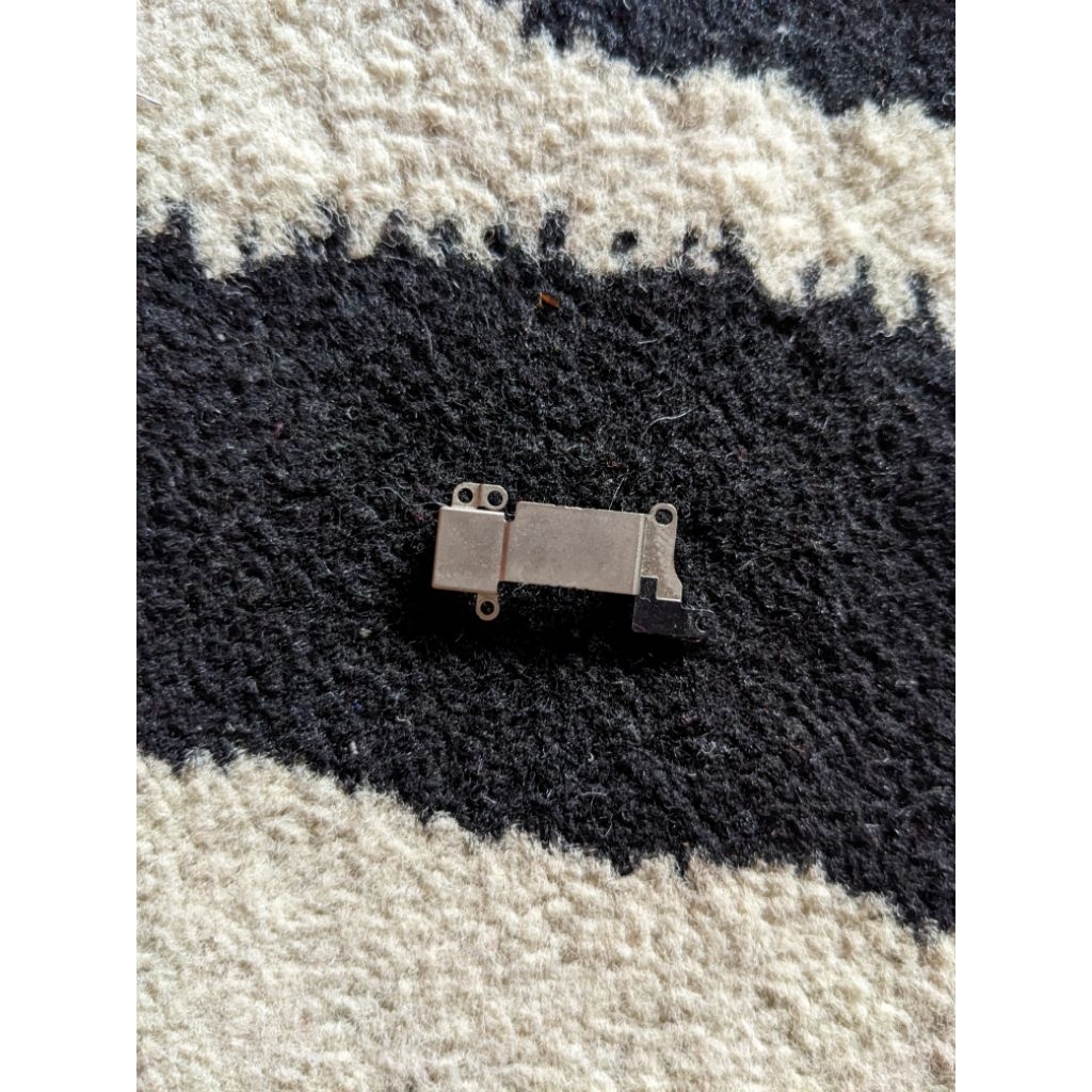 kaleng breket kamera depan iphone 7 plus