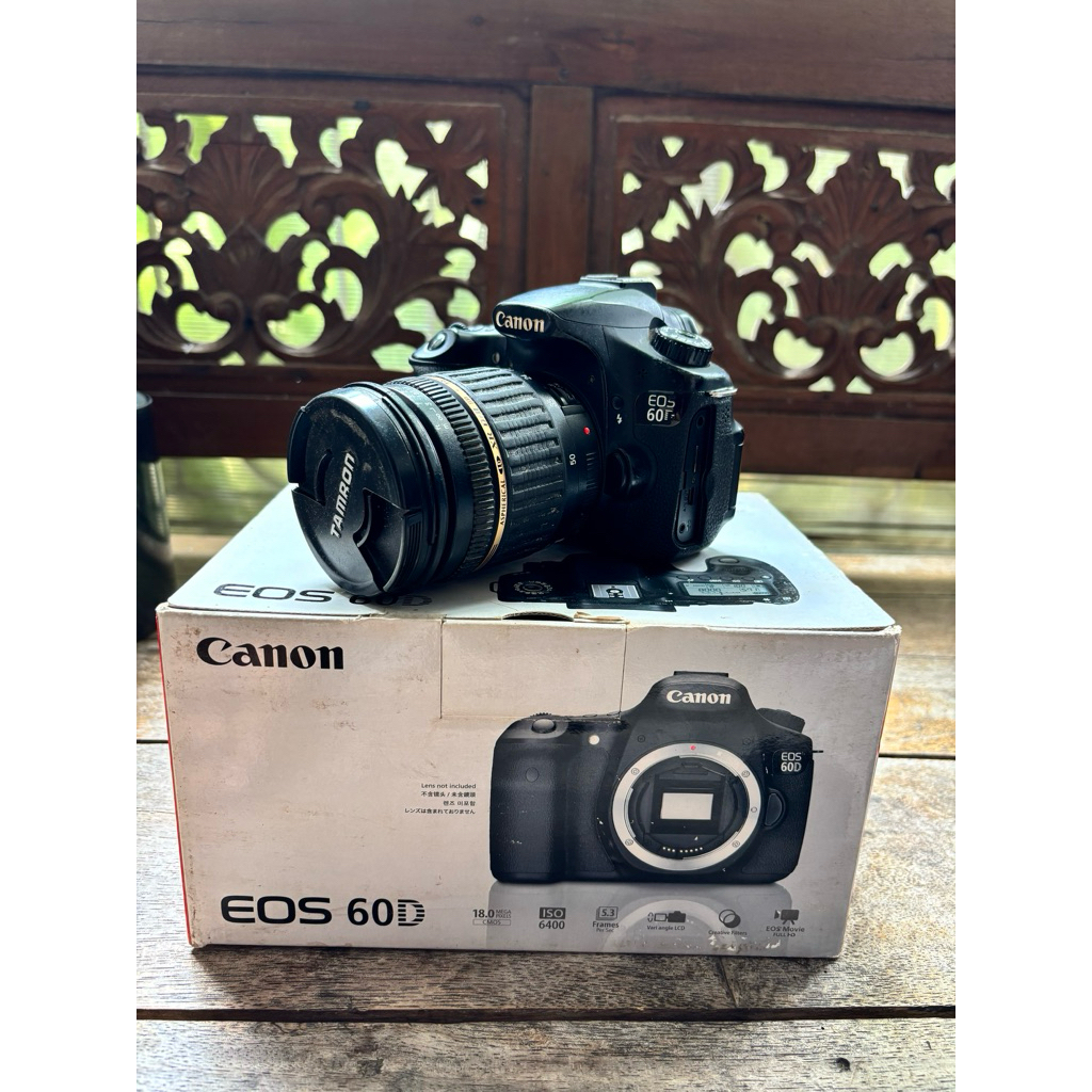 canon 60 d + lensa tamron + baterai grip