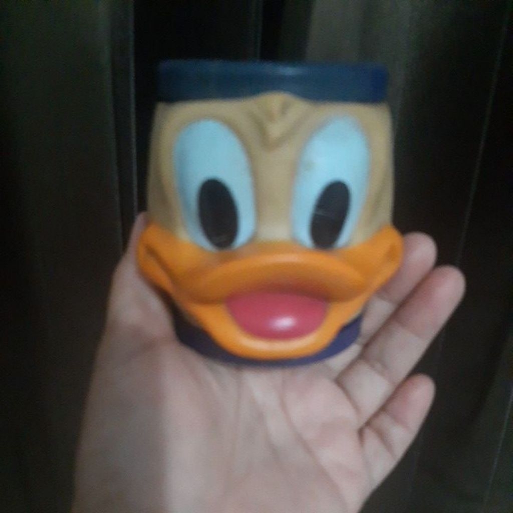 cangkir figure donal bebek