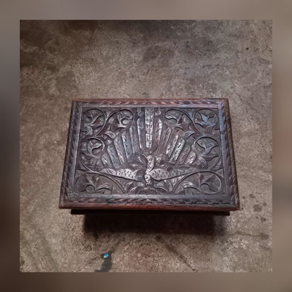 kotak kayu perhiasan kuno motif ukiran