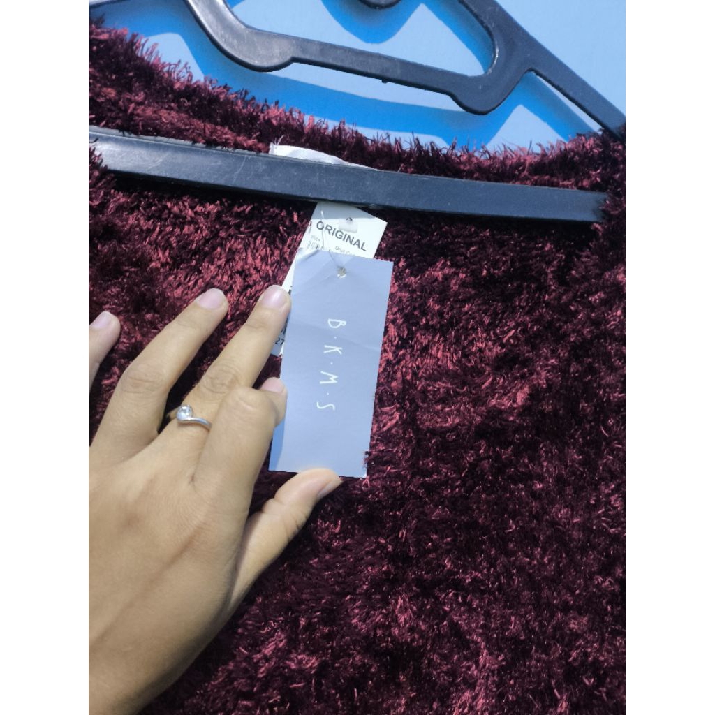 PRELOVED Rajut Bulu Panjang Brand