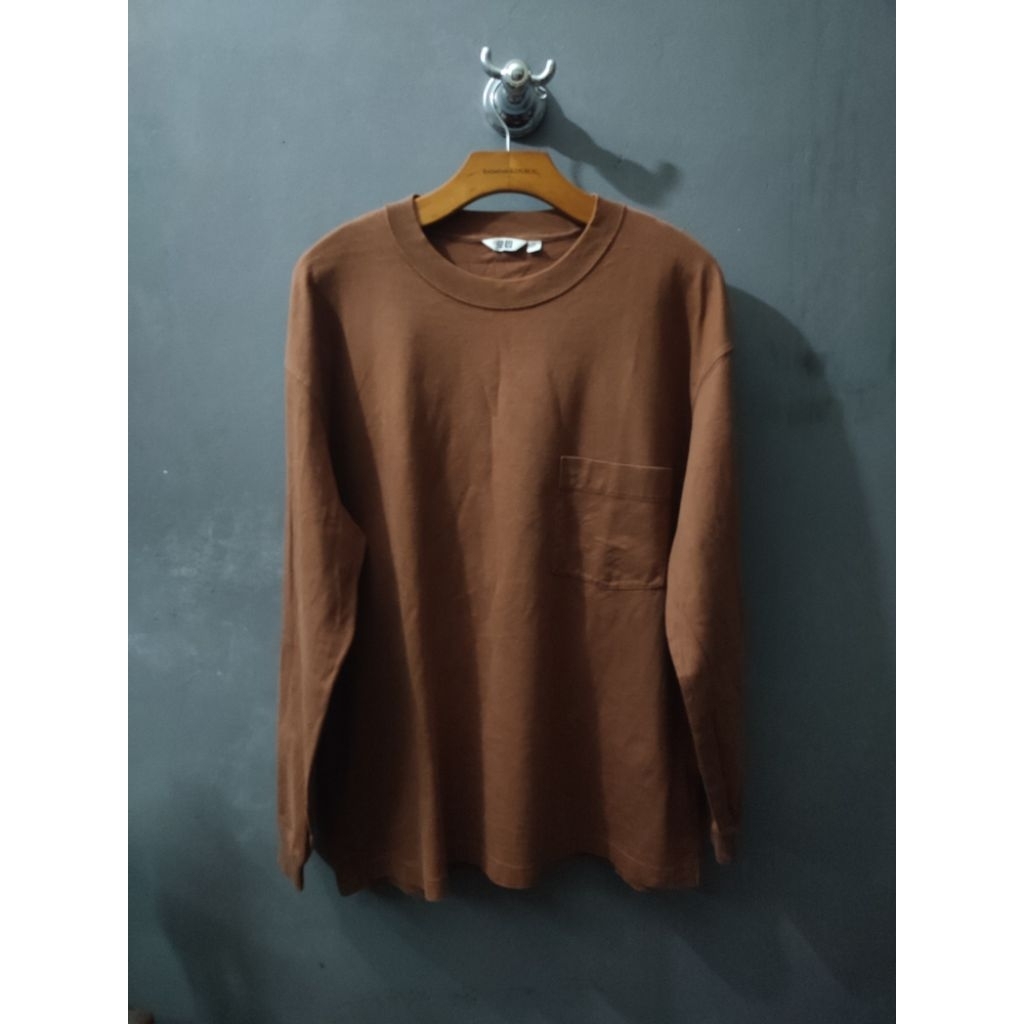 Kaos Uniqlo U Pocket Brown Longsleeve original size XL