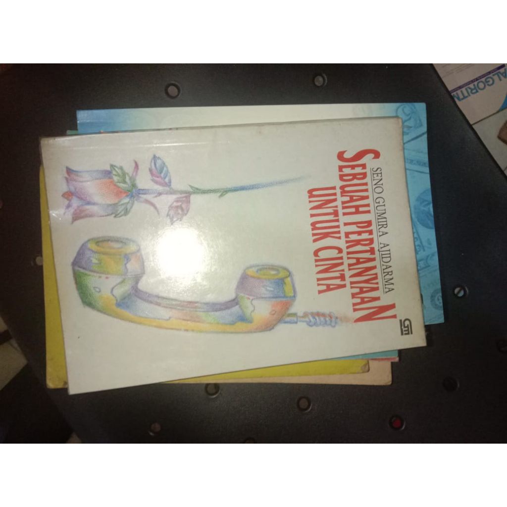 BUKU SEBUAH PERTANYAAN UNTUK CINTA