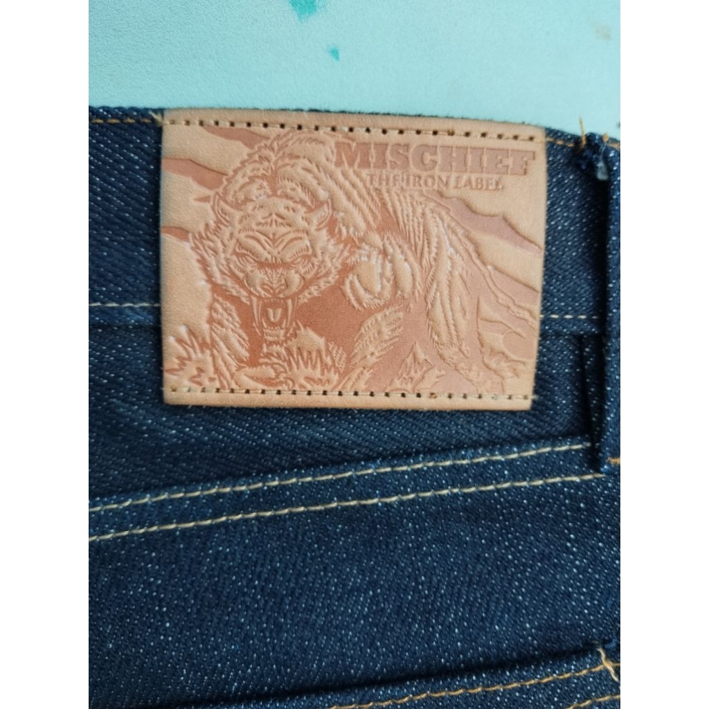 Mischief Denim - Sabertooth IL ST 001 22oz (UKURAN 33 SLIM STRAIGHT)