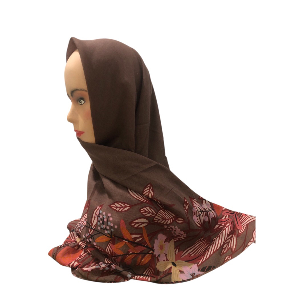 HIJAB SEGI EMPAT AZARA MOTIF