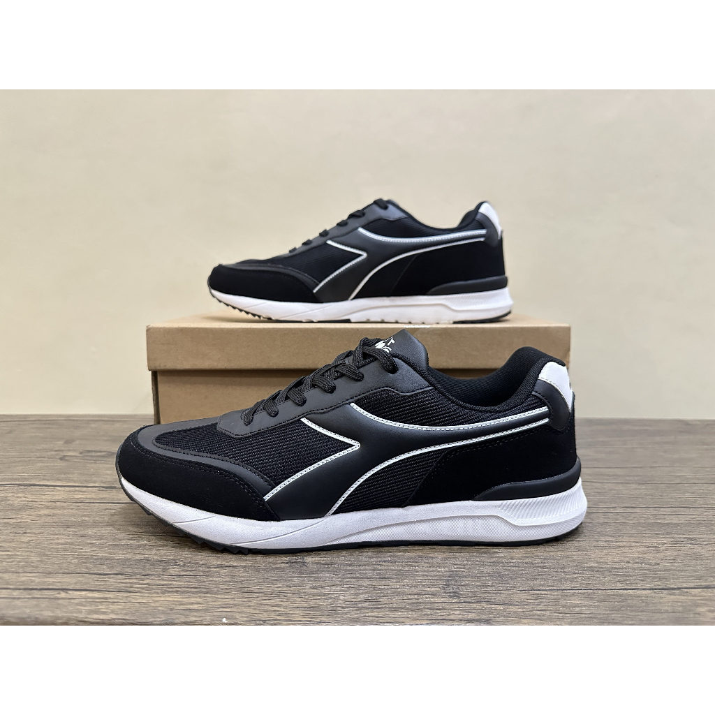 Sepatu Casual Diadora Navis Black White Original