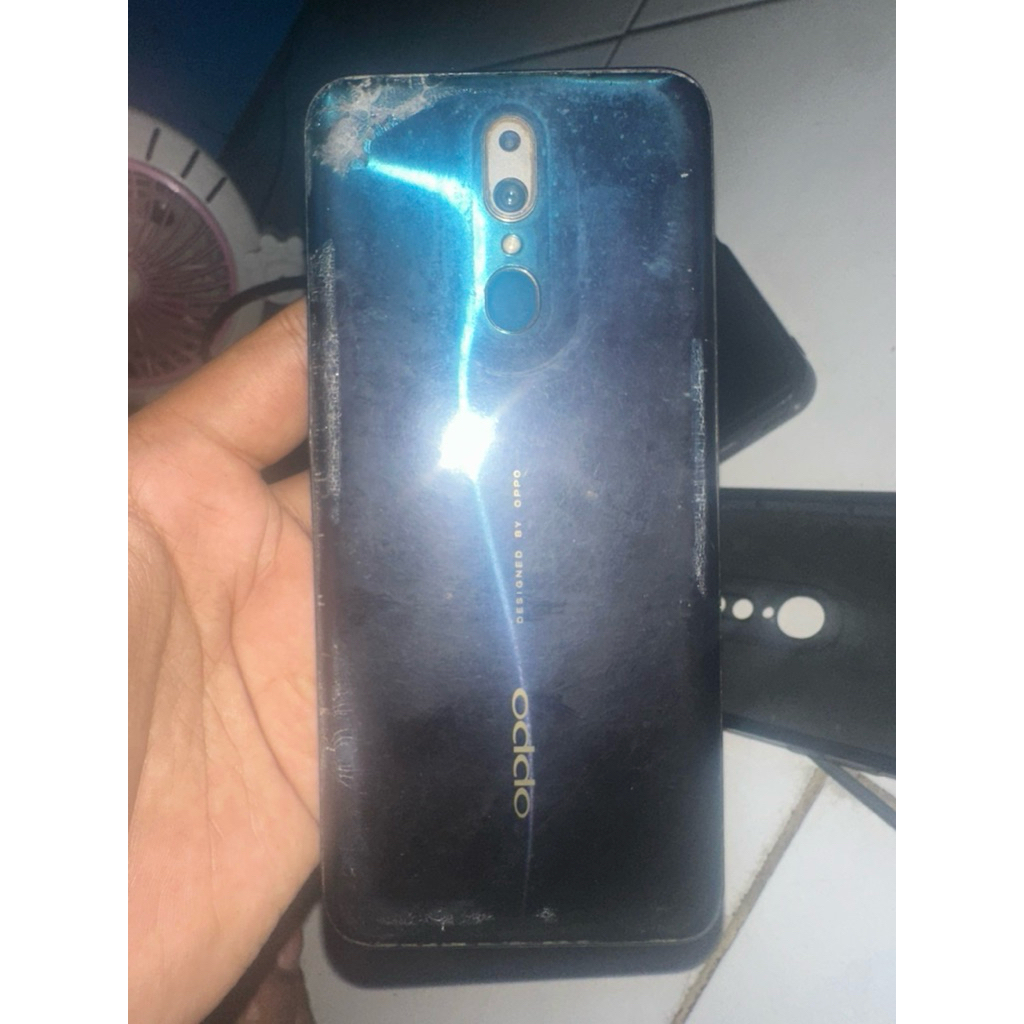 Oppo f11 ram 4 128gb second Lecet dent second