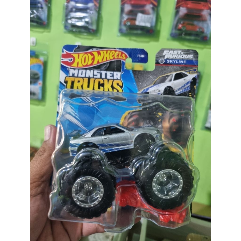 HOTWHEELS MONSTER TRUCK NISSAN SKYLINE