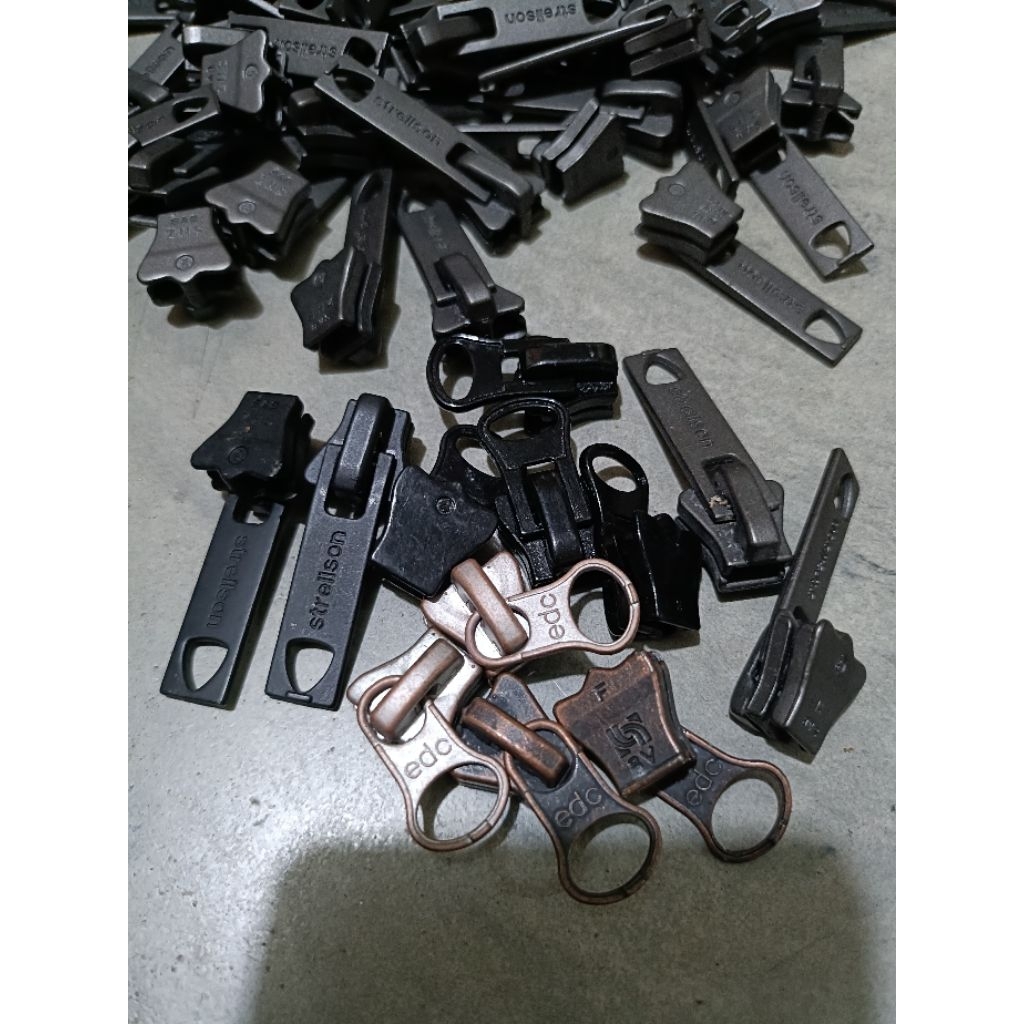 Kepala Resleting vislon no 8 untuk rel no 8