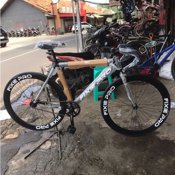 NEW SEPEDA FIXIE 700C MERK PLATINUM,PACIFIC DAN FULLBIKE FIXIE PRO rem terpedo dan hub doltrap