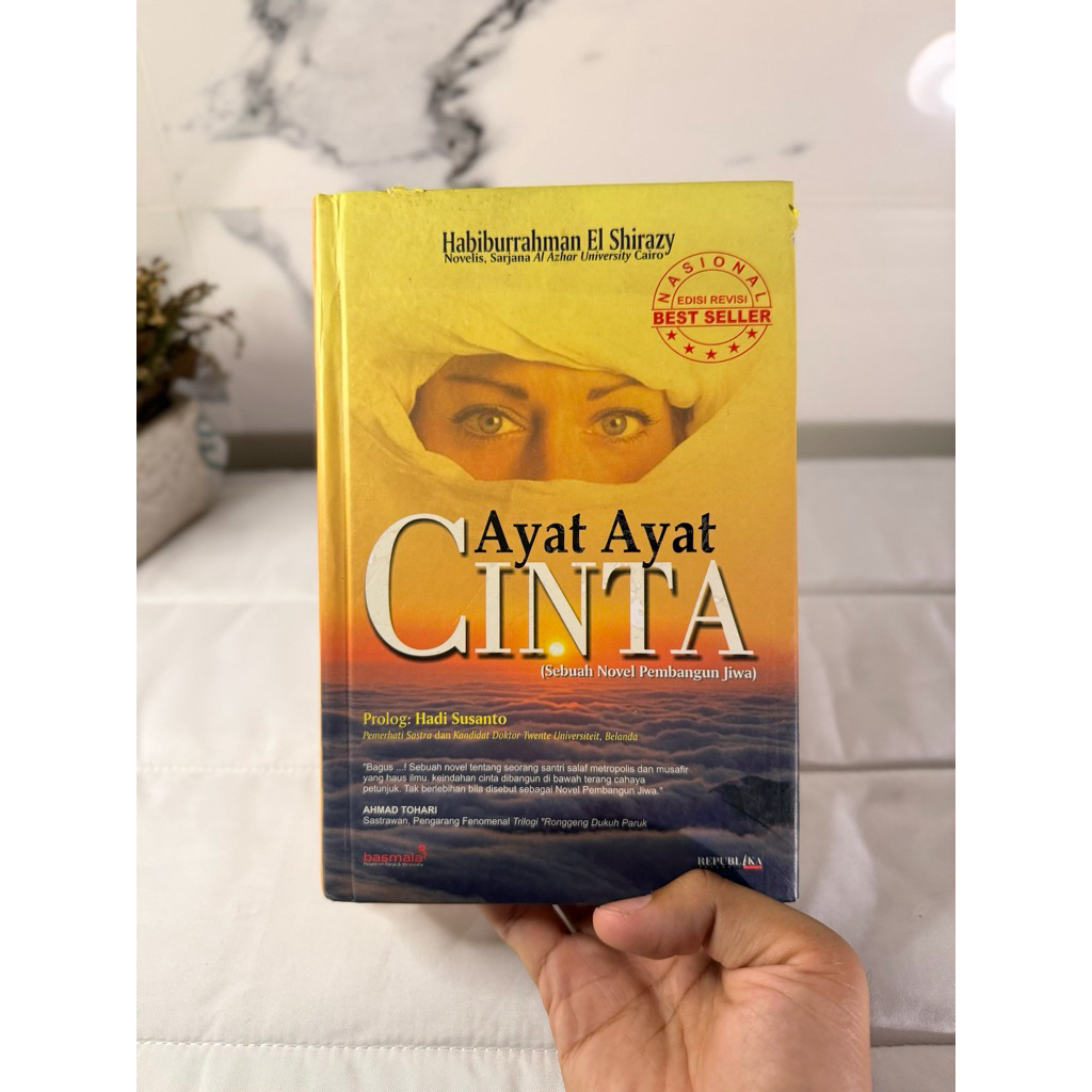 Novel Ayat Ayat Cinta Best Seller Karya Habiburrahman El Shirazy – Novel Islami Inspiratif