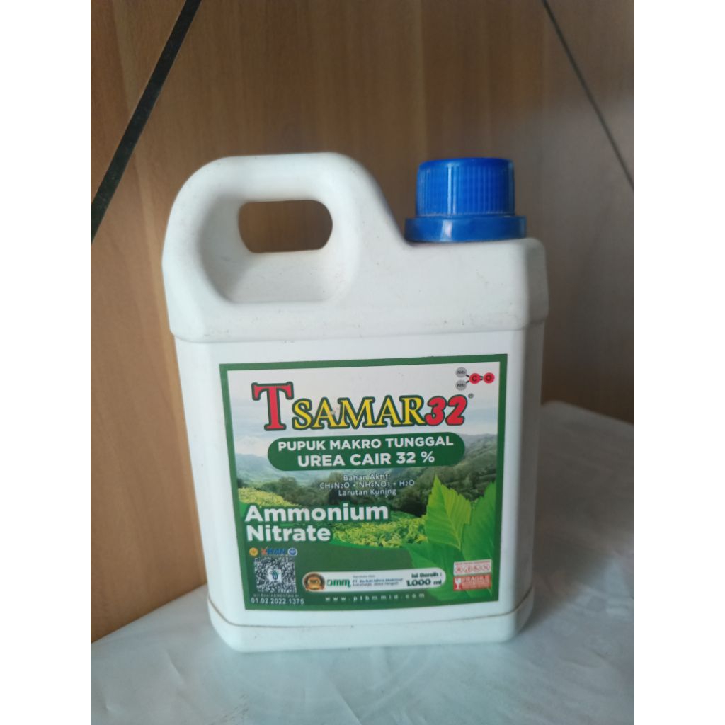 pupuk Urea Cair Tsamar 32 % tunas tumbuh, daun hijau