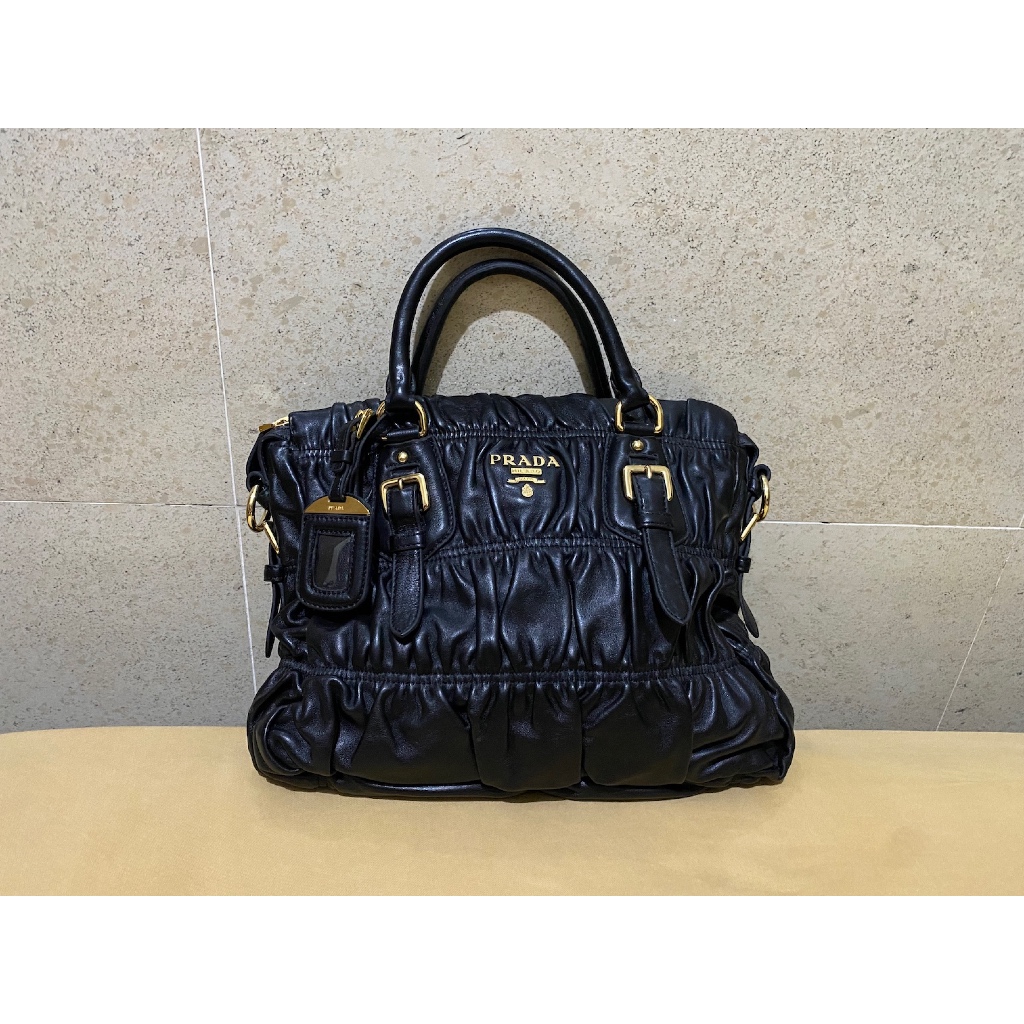 tas hand sling bag wanita women brand Prada full kulit leather hitam black LIKE NEW preloved
