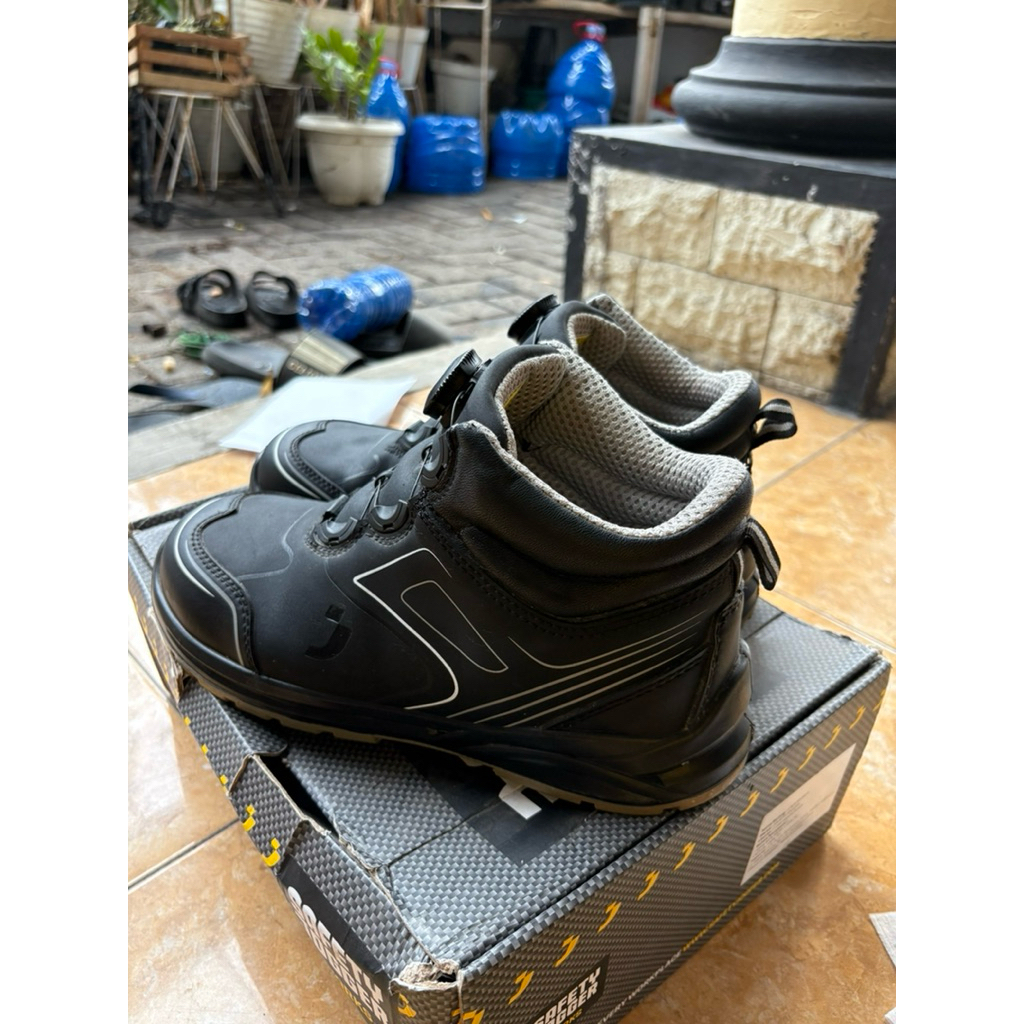 Safety Shoes Safety Jogger preloved/bekas sepatu safety