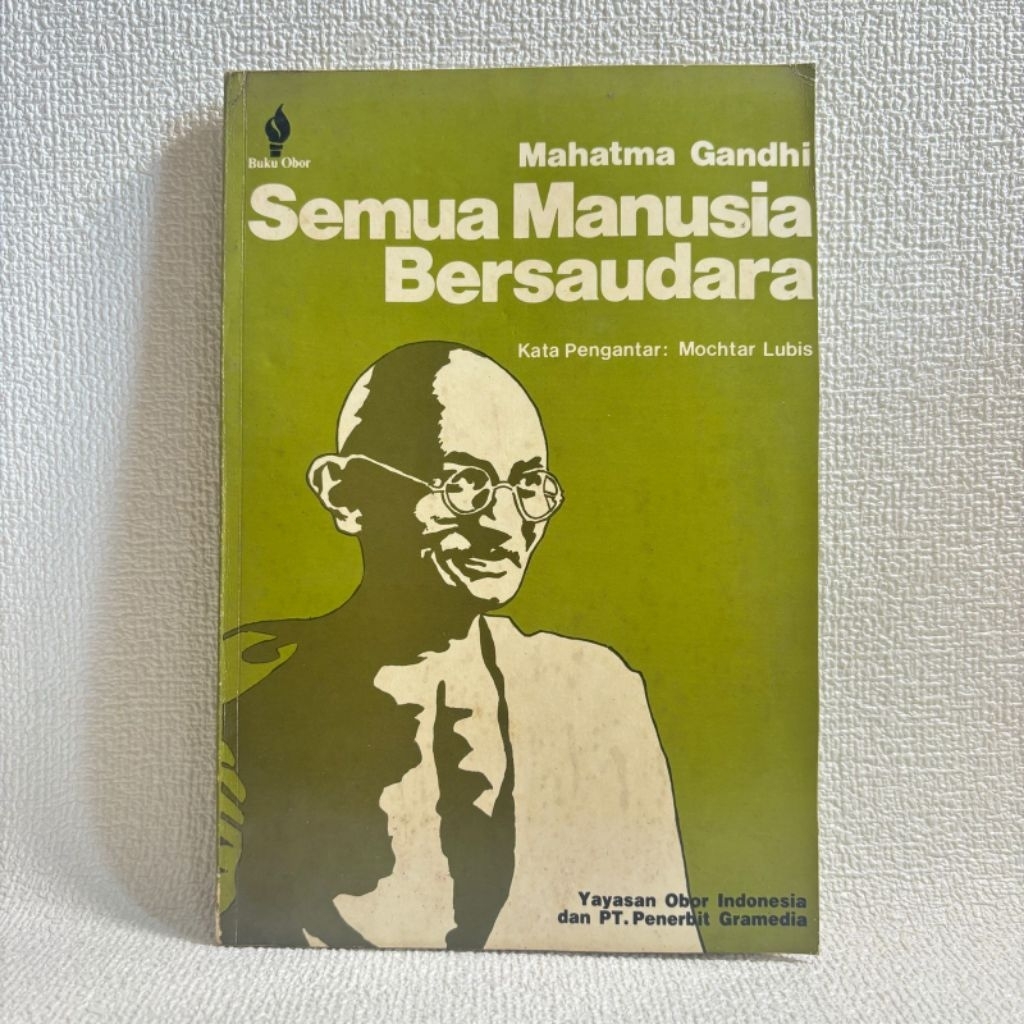 preloved original SEMUA MANUSIA BERSAUDARA - Mahatma Gandhi