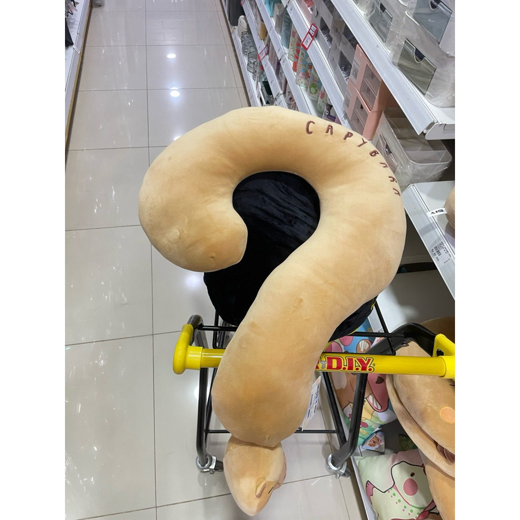 Boneka capybara mr diy - bantal leher capybara - capybara boneka leher - Mr diy capy bara