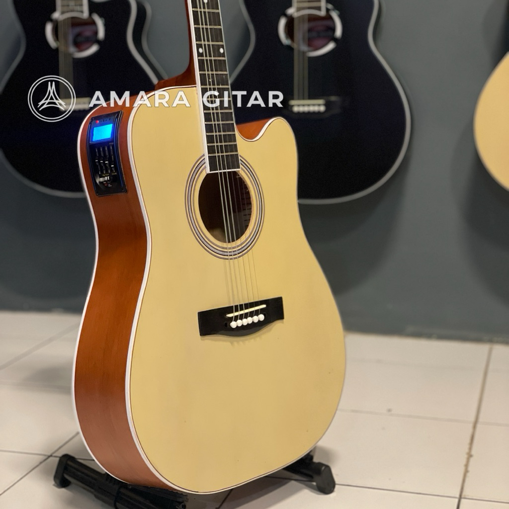Gitar Akustik elektrik Yamaha jumbo