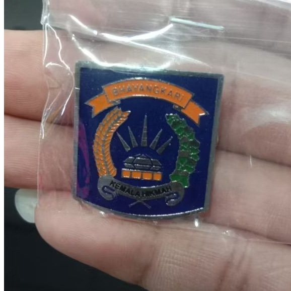 Pin Silver BHAYANGKARI Polri & Polwan pake Magnet