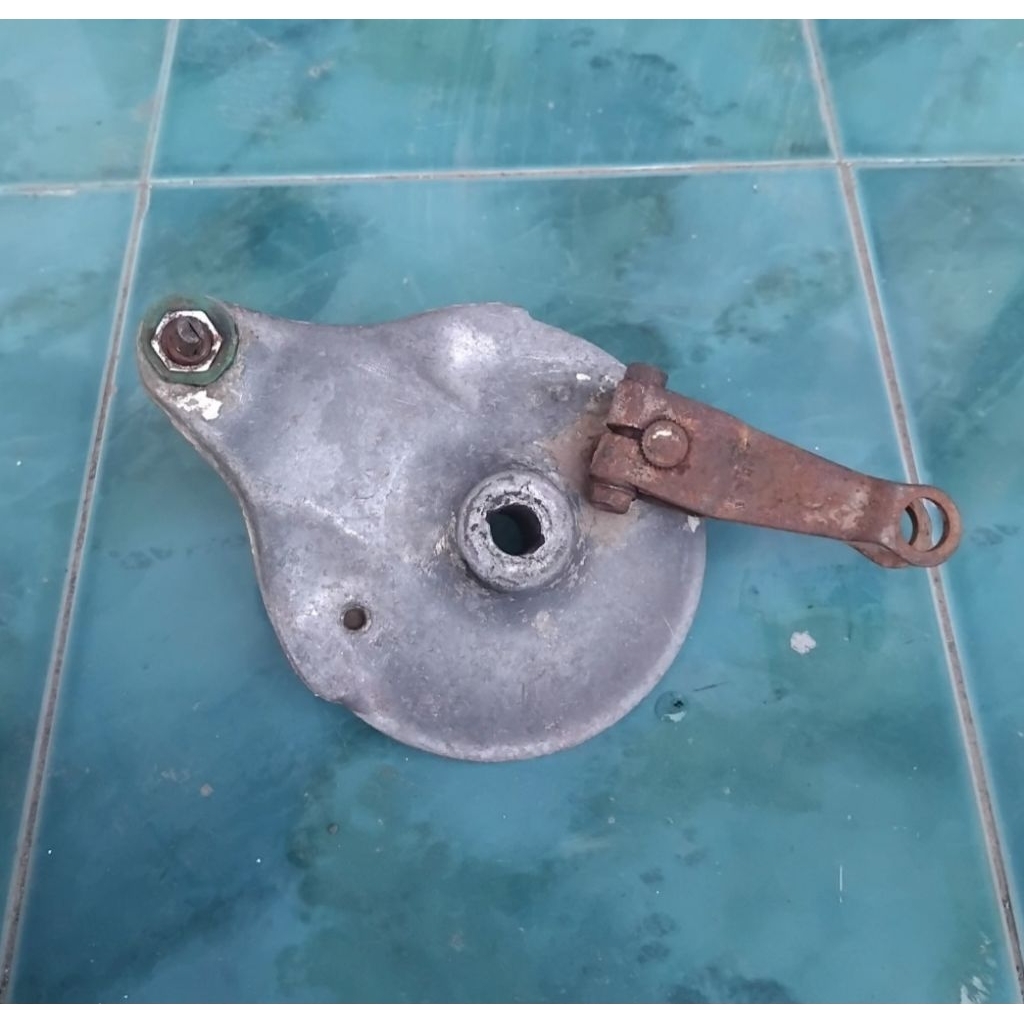 Tutup tromol belakang honda c70 cover tromol belakang honda pispot 70 cc tutup tromol belakang honda