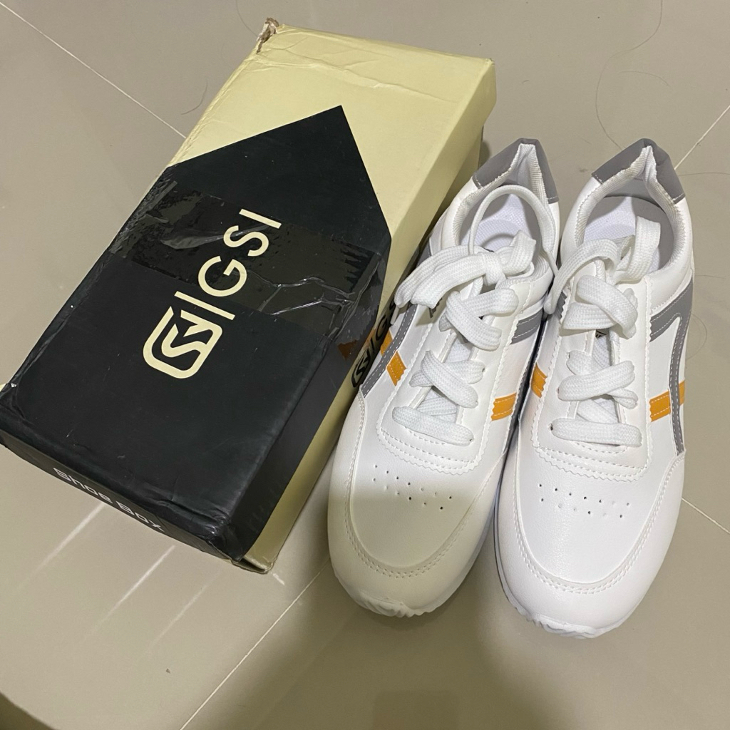 sepatu sneakers putih GSI new -preloved