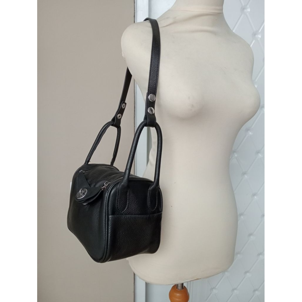 Ala Lindi sling bag kulit asli uk 22