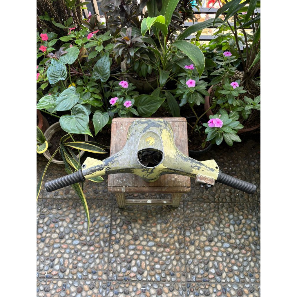Stang Asbak Vespa Super/Sprint Ori Kode Chung N1