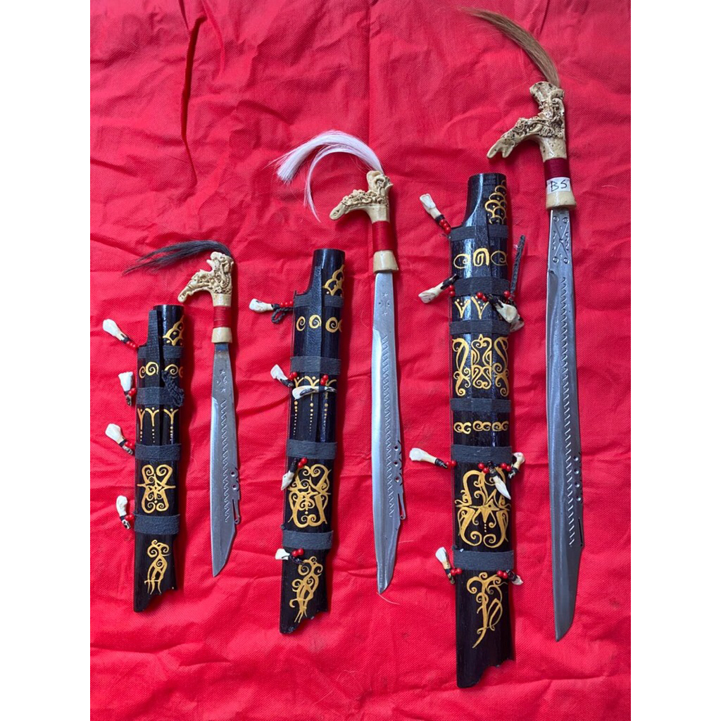 aksesoris souvenir dayak khas kalimantan