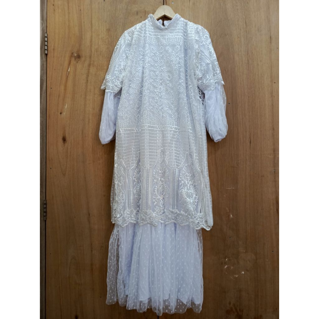 GAMIS BRUKAT PUTIH. GAMIS BRUKAT PUTIH BROKAT PUTIH