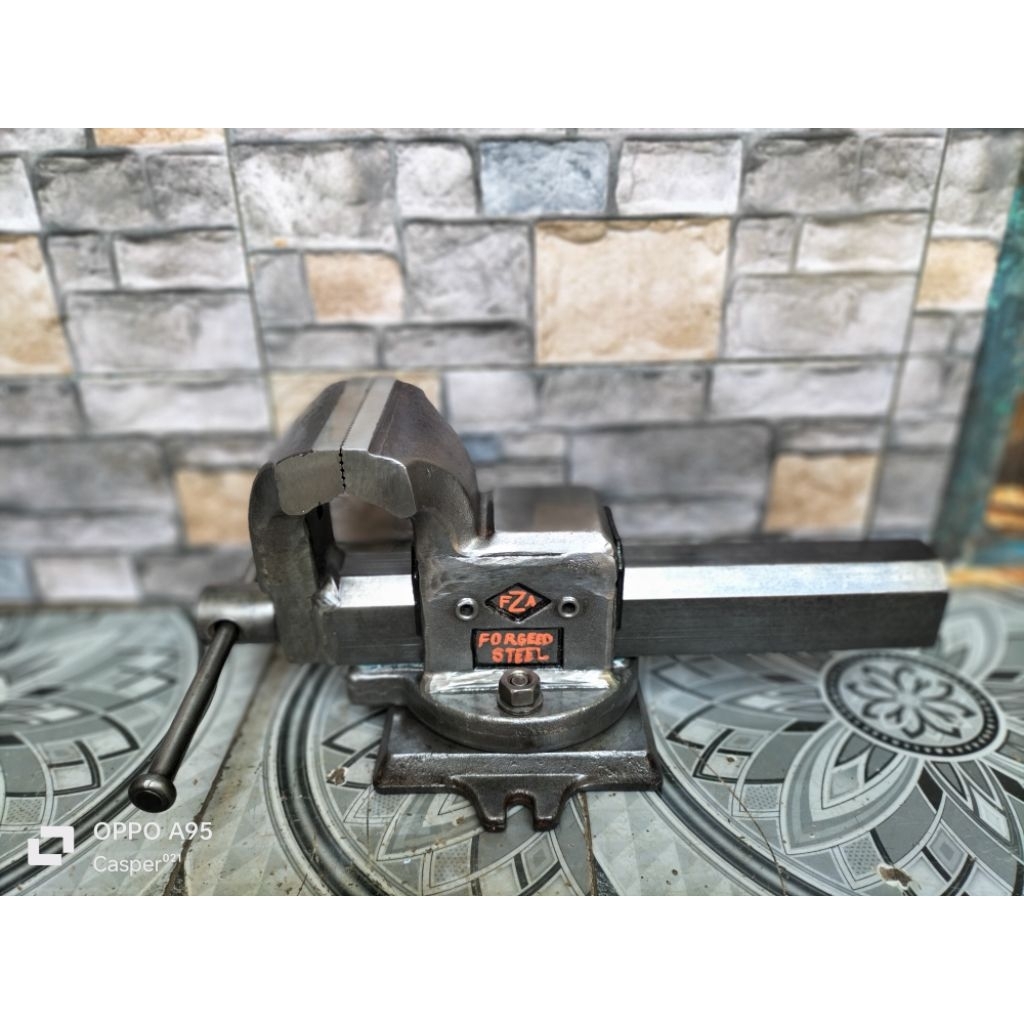 Ragum Besi FZA Forgeed Steel 4,5I nchi Bahan Besi Baja