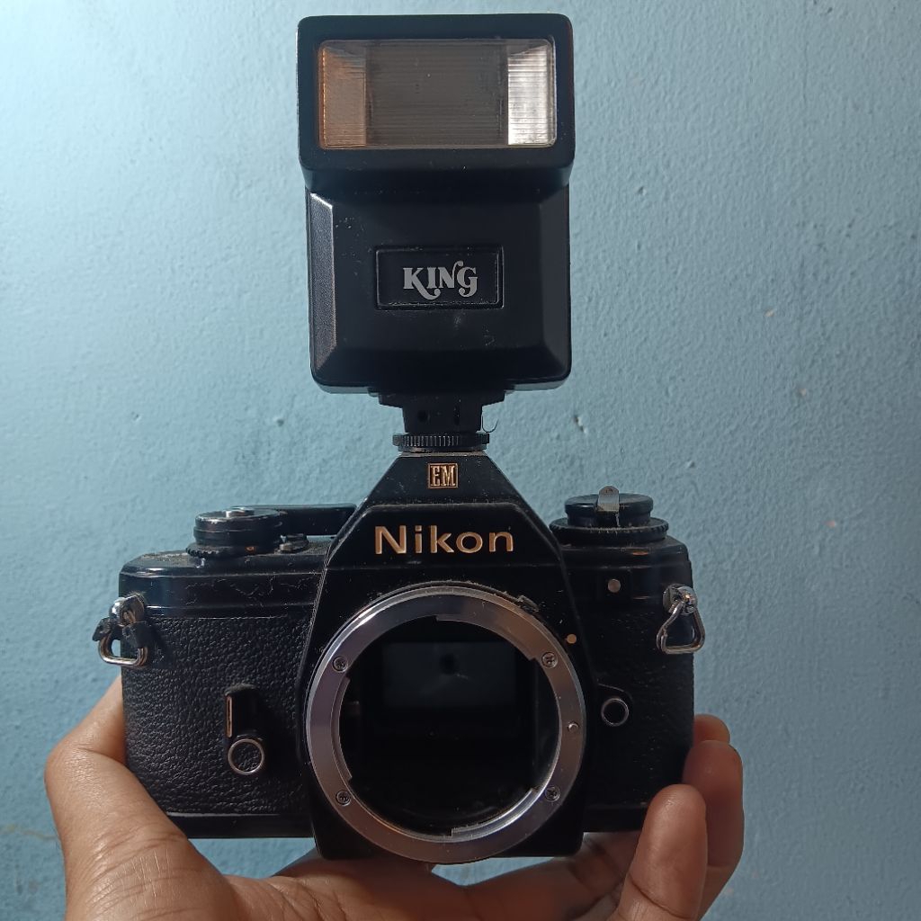 Kamera analog Nikon EM Body only