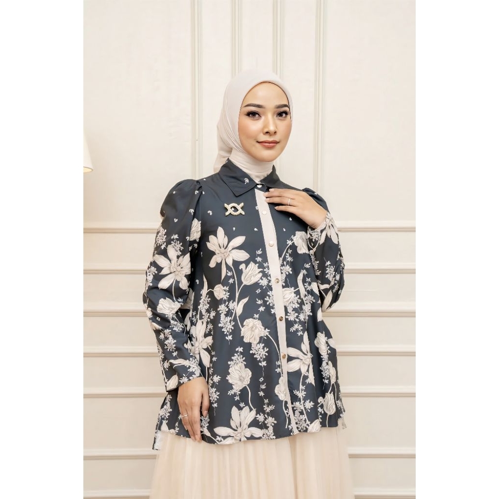 Magnolia Shirt Amherst Wearing Klamby