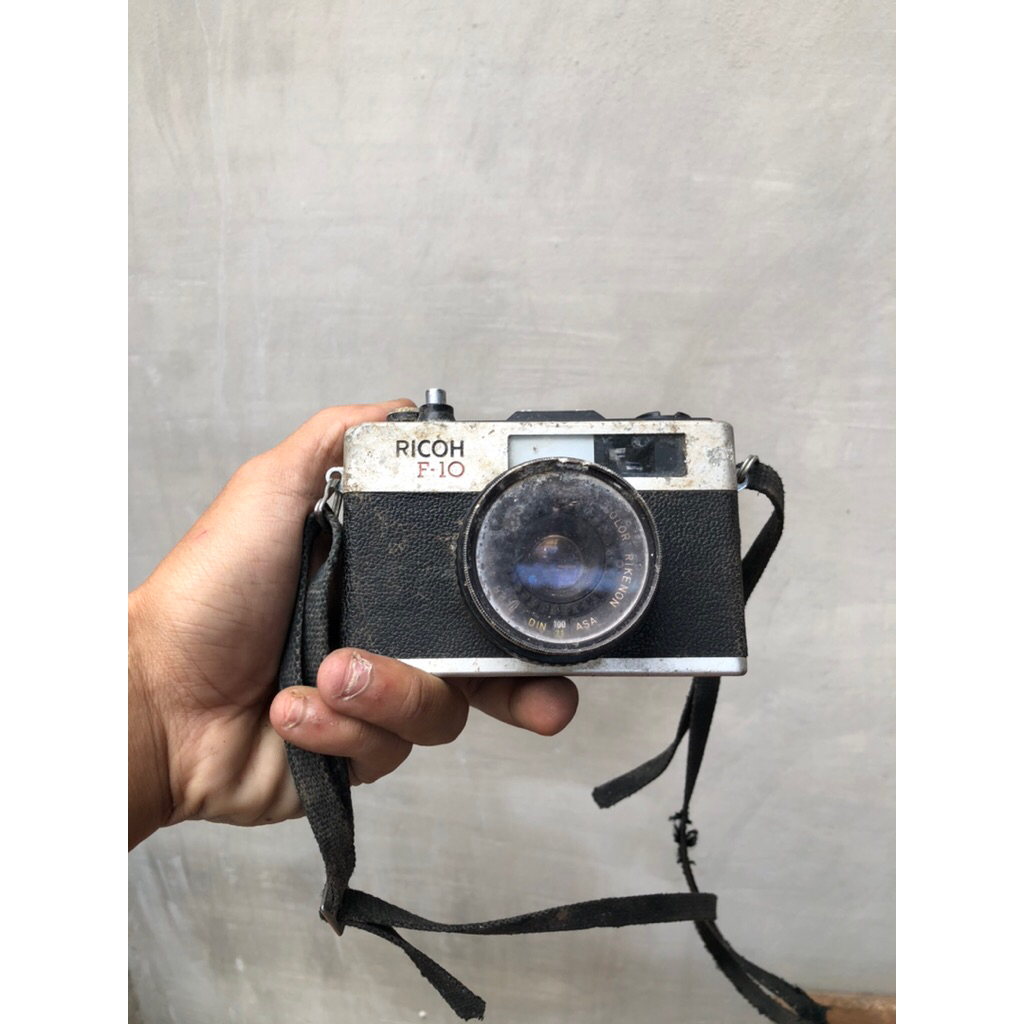 Kamera lawas analog Ricoh