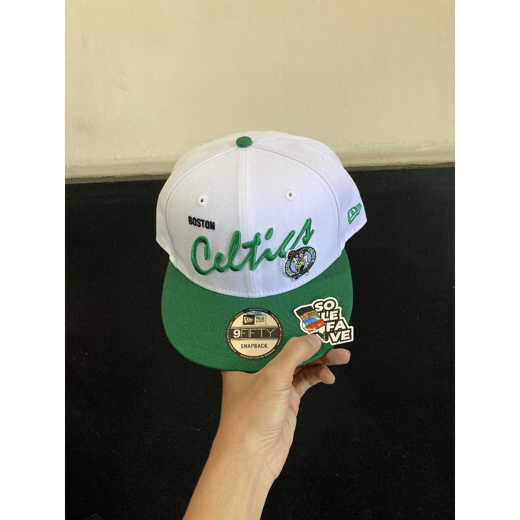 TOPI NEW ERA 950 SNAPBACK x NBA BOSTON CELTICS Q424 VINTAGE SCRIPT ORIGINAL NO BOX