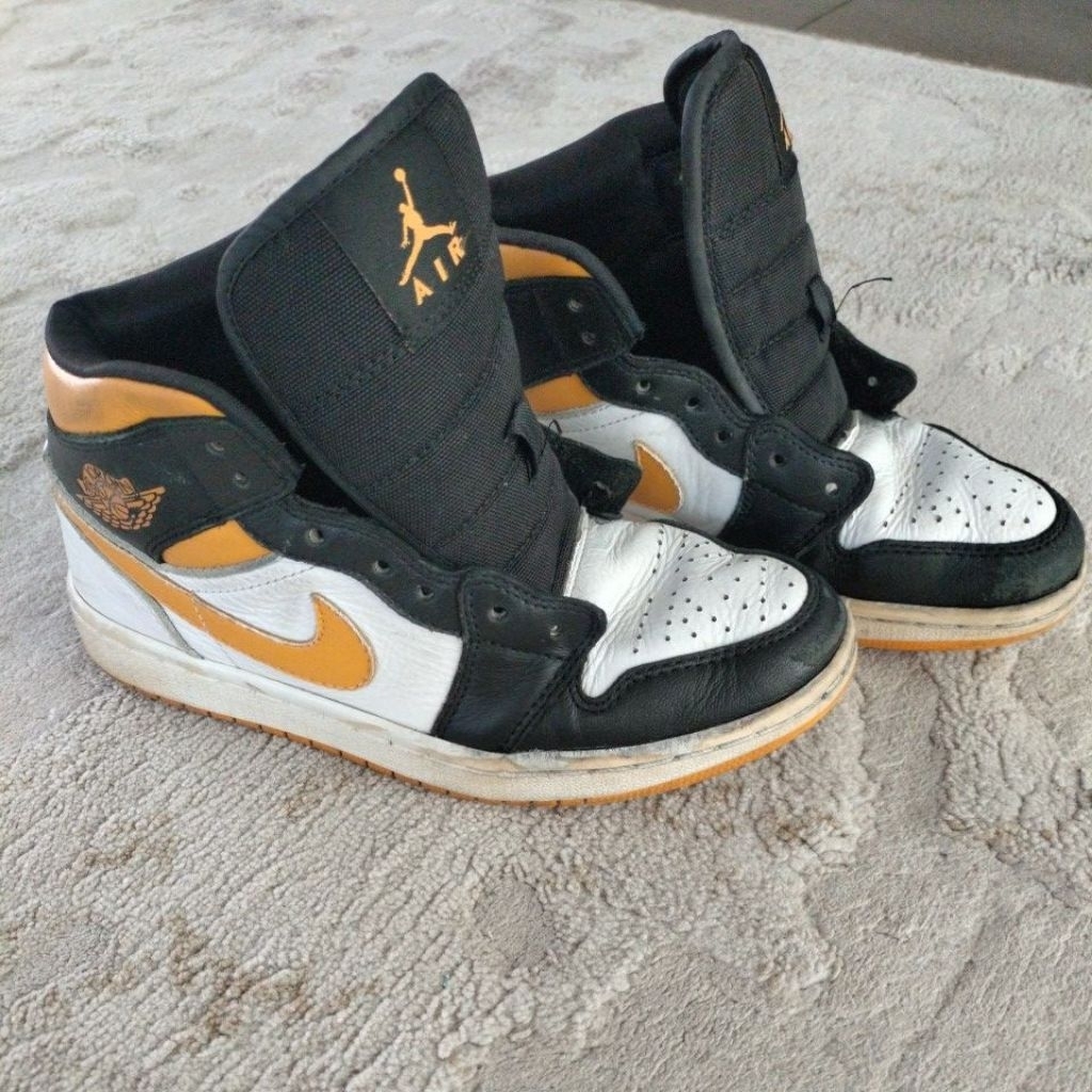 Air Jordan Aj 1 Mid oRiginal preloved size 37,5