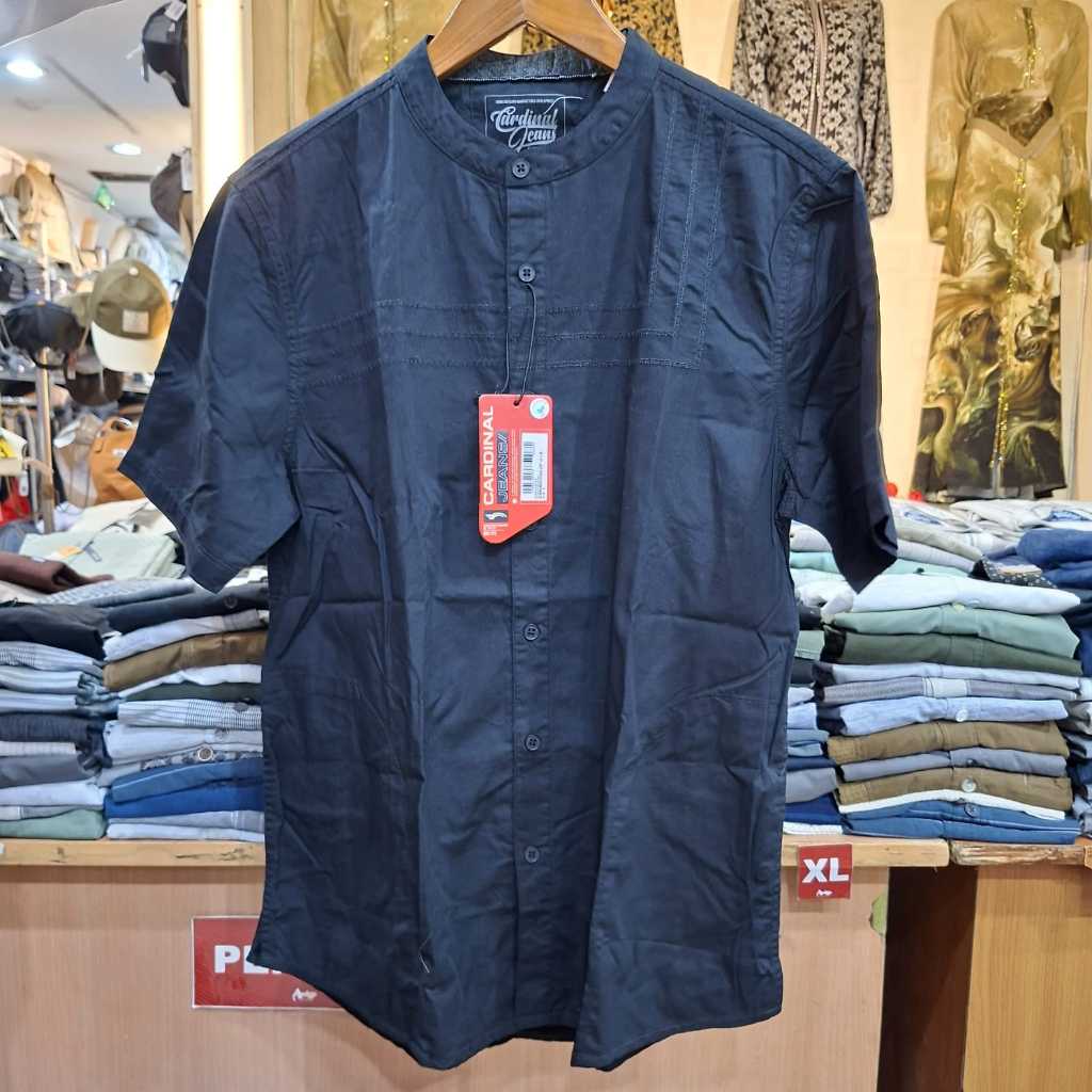 Cardinal Kemeja Koko Pria Lengan Pendek CAHAI03092P 01A Hitam Katun Kasual Amigo