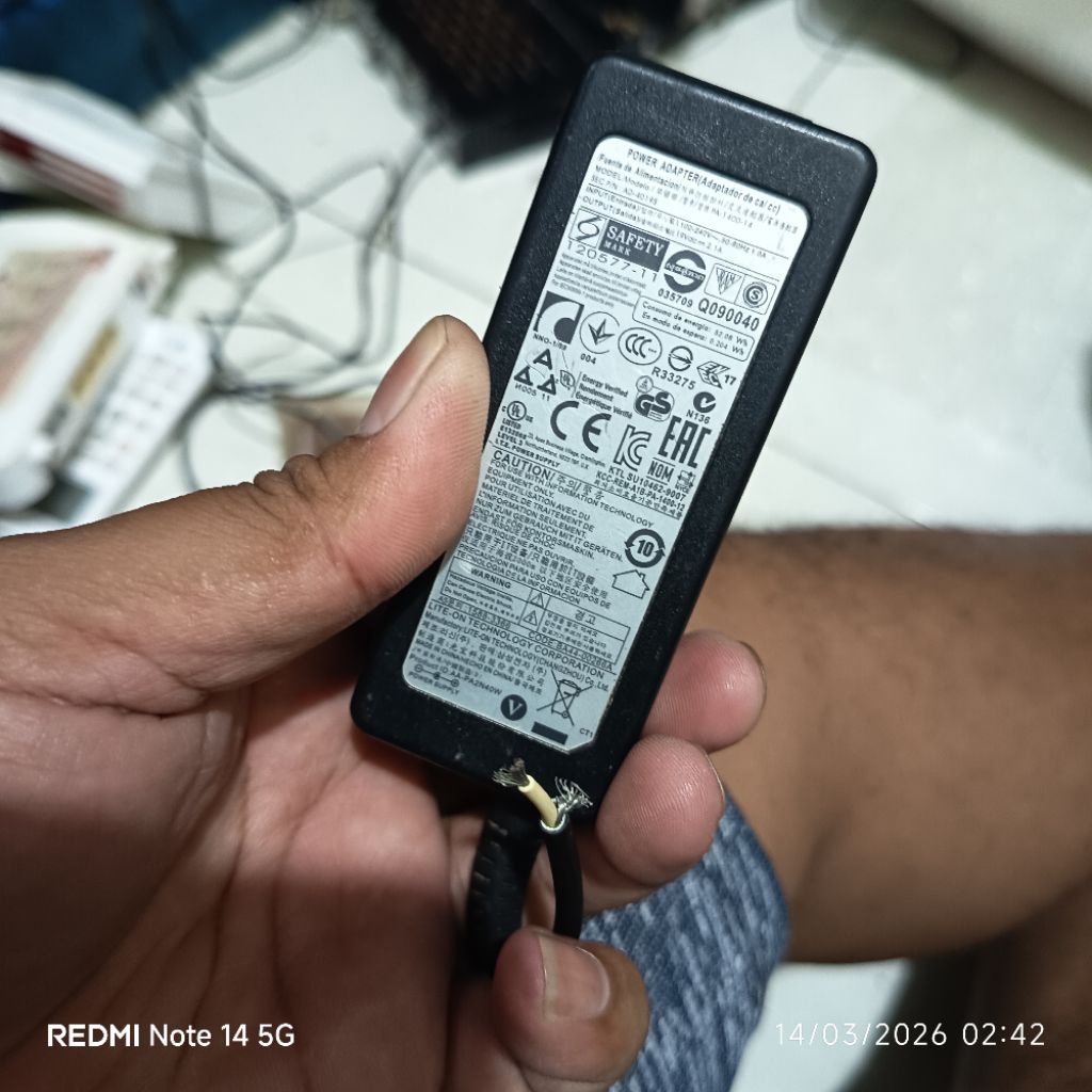 Adaptor laptop samsung 19v 2,1a ( buntung )