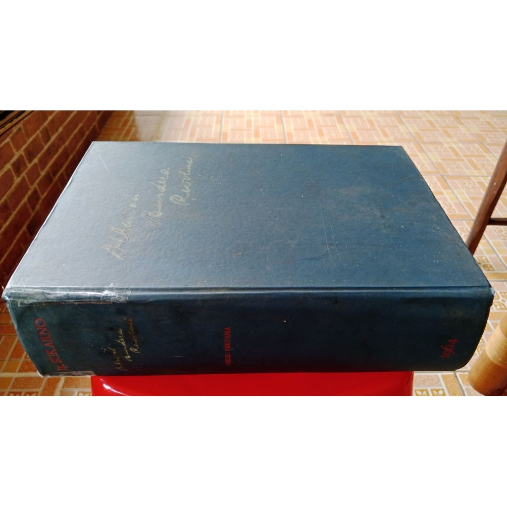 Dibawah Bendera Revolusi