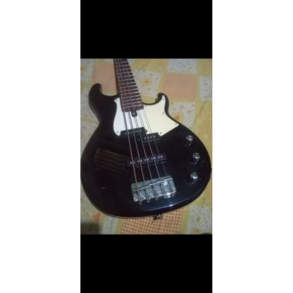 Bass Yamaha bb 235