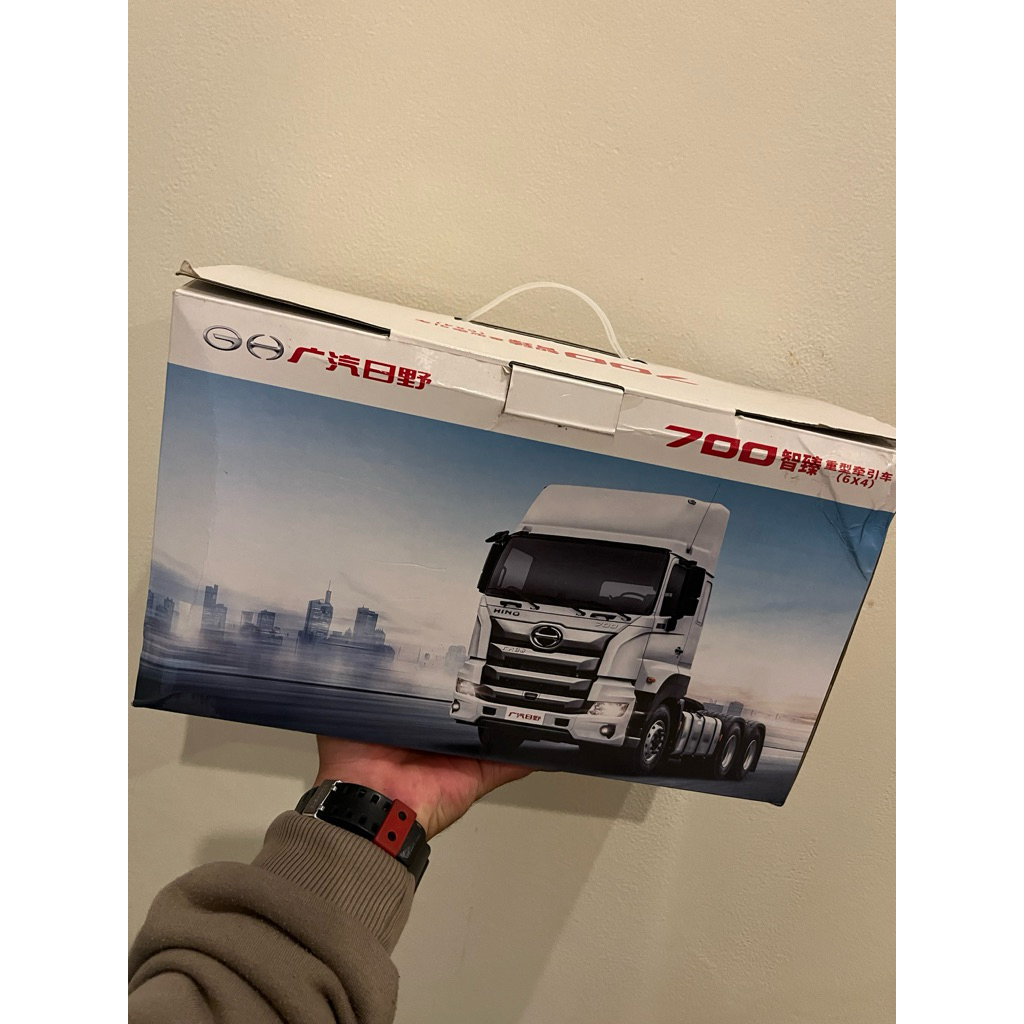 Diecast Hino 700 kondisi new with box