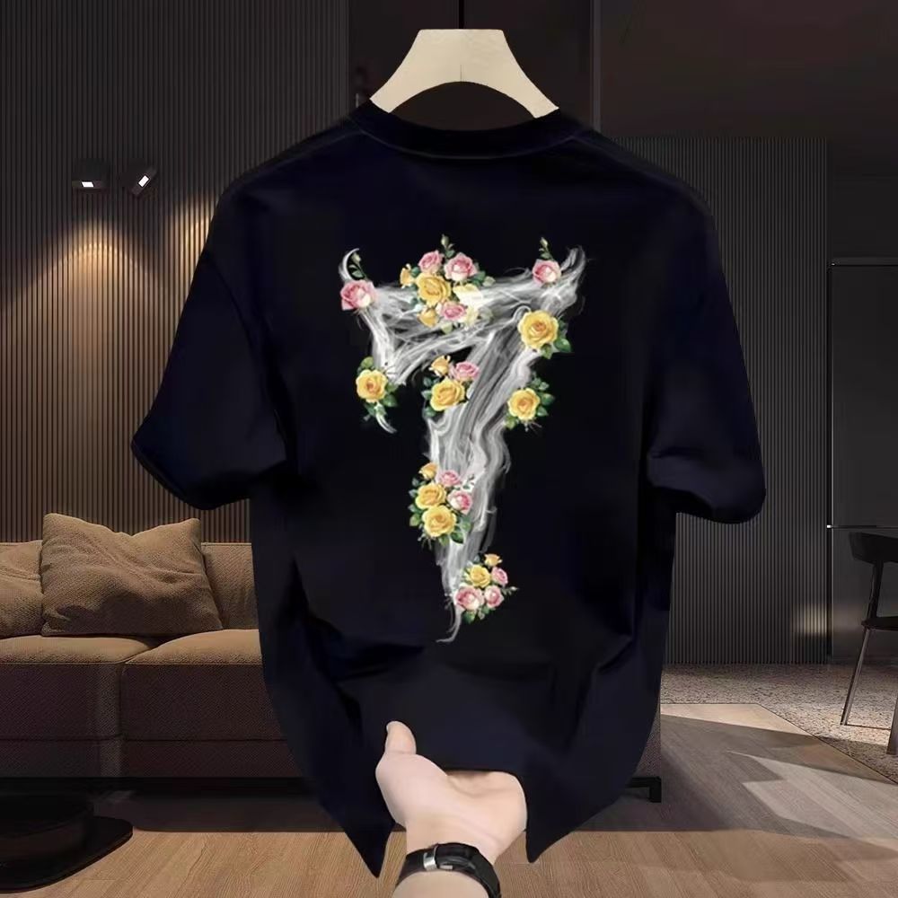 Kaos Pria dengan Motif Angka 7 & Mawar yang Trendy