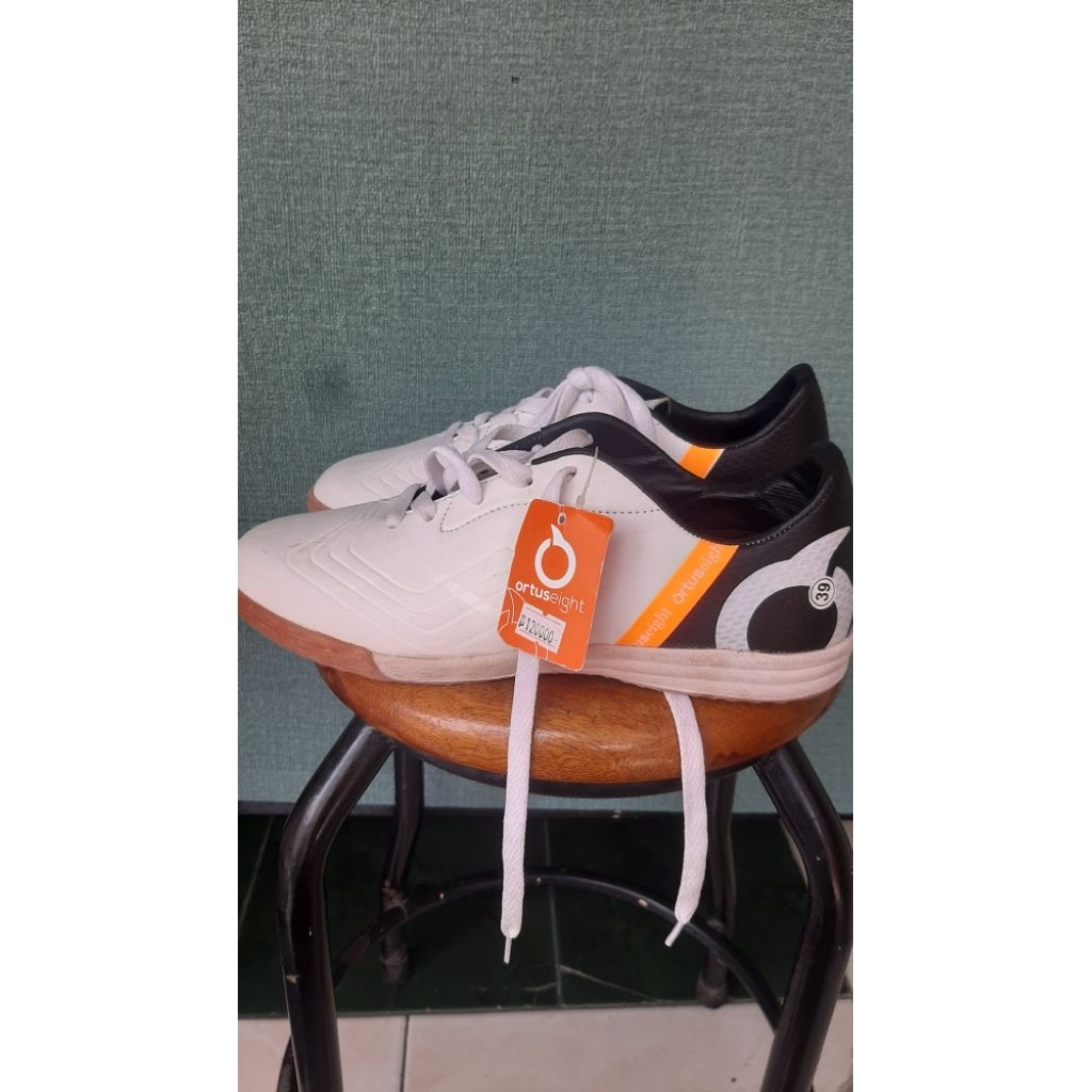 CUCI GUDANG SEPATU FUTSAL UKURAN 39