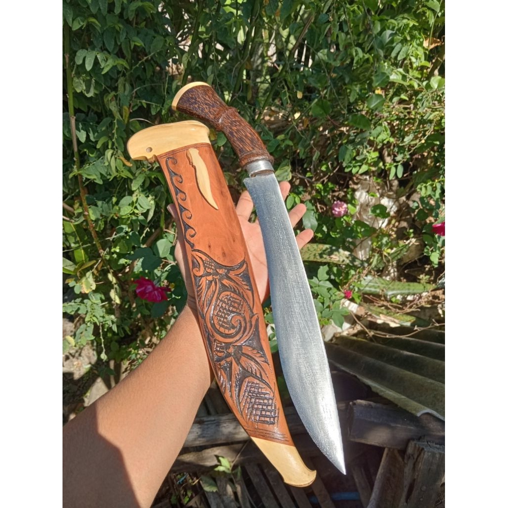 PERKAKAS MULTIFUNGSI ASLI BAJA MOTIF KUKRI/ PISAU TEBAS/ PISAU SEMBELIH/ PISAU TAJAM