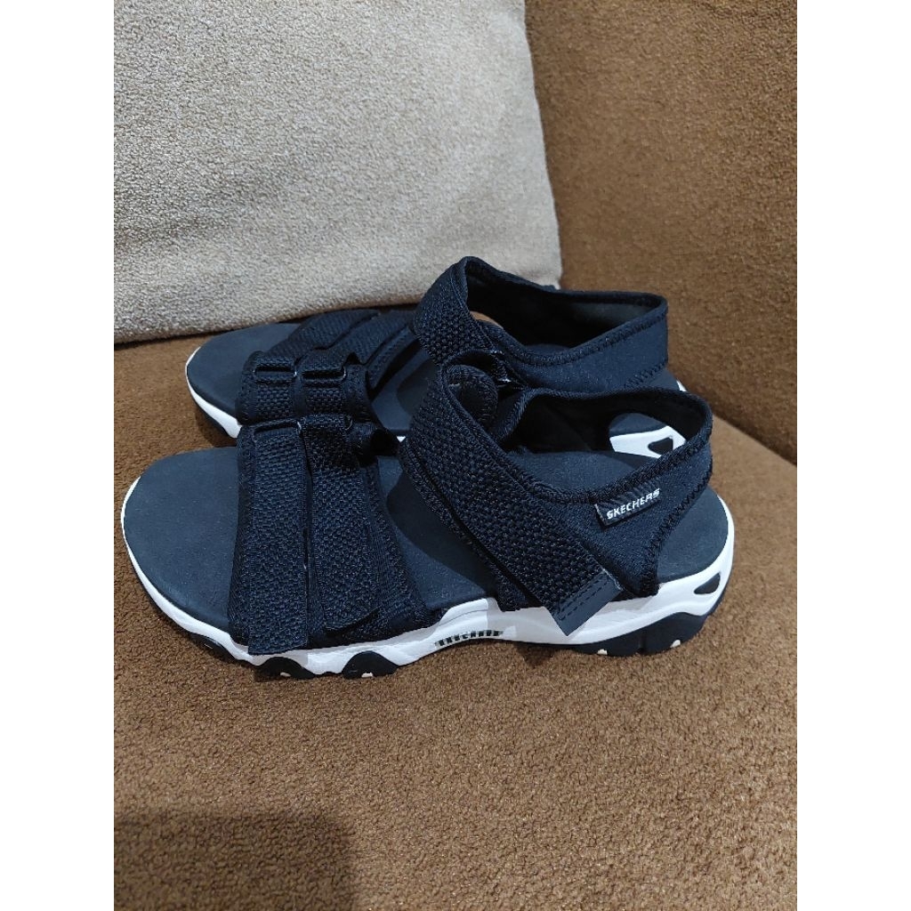 [Preloved] Skechers (WMNS) SkechersD'Lites 2.0 Sandals Black  size 39, insole 24,5
