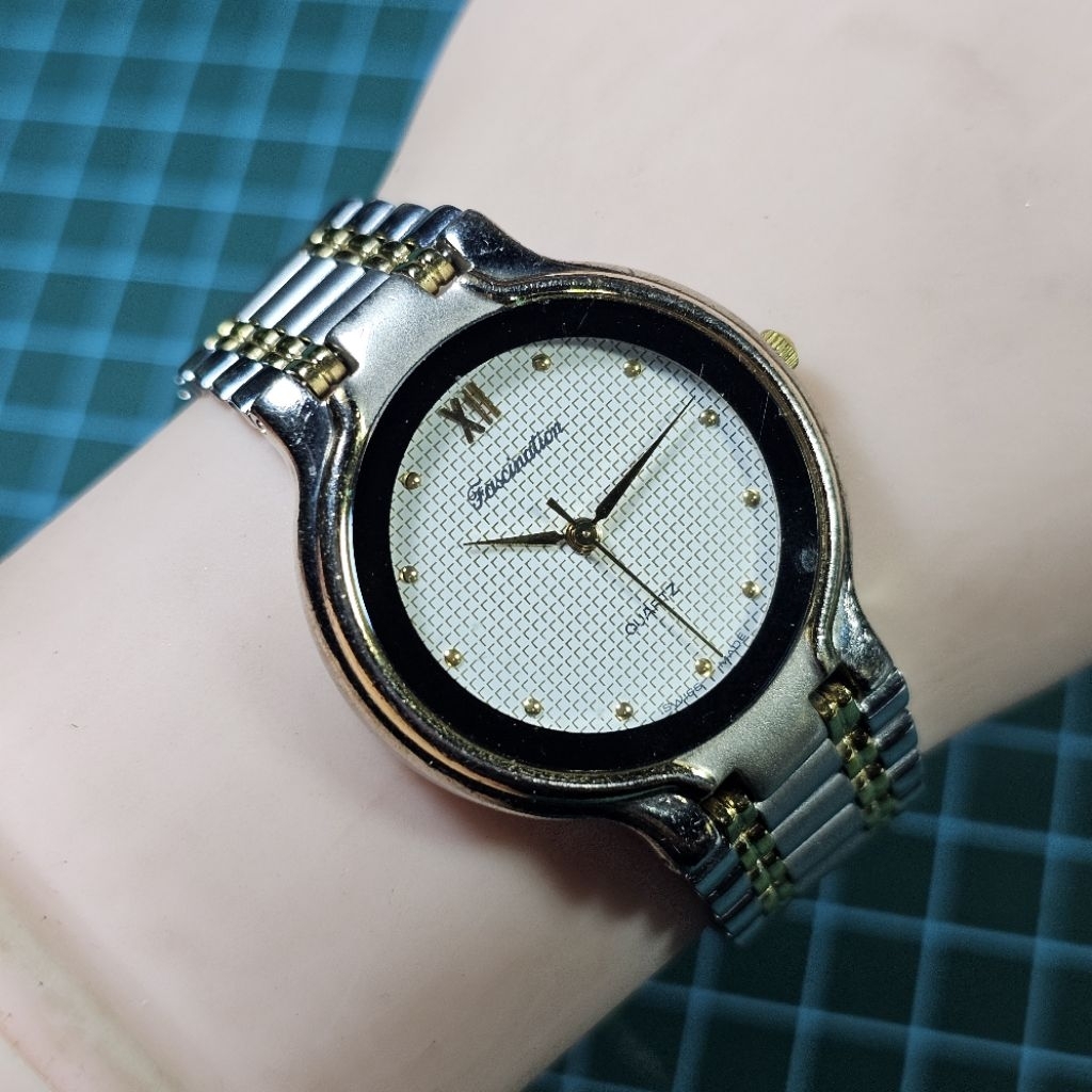 Jam Fascination Swiss Made Dresswatch Silver Gold Bekas