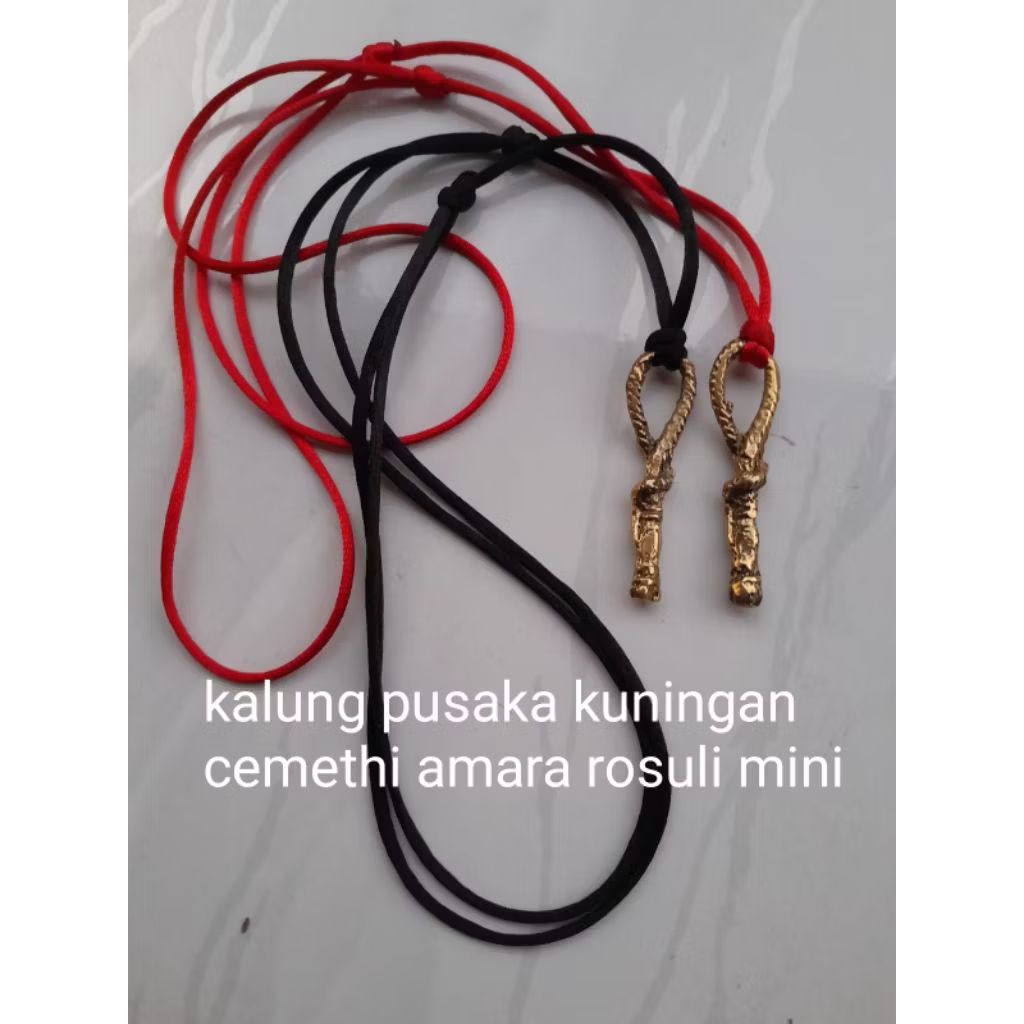 kalung pendant Kuningan cemeti mini tali hitam dan merah