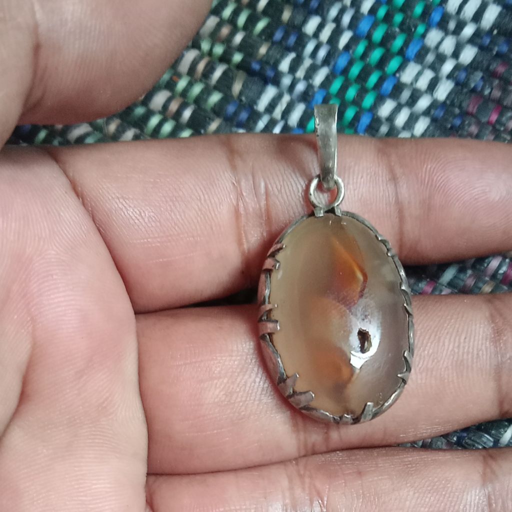 liontin perak batu combong